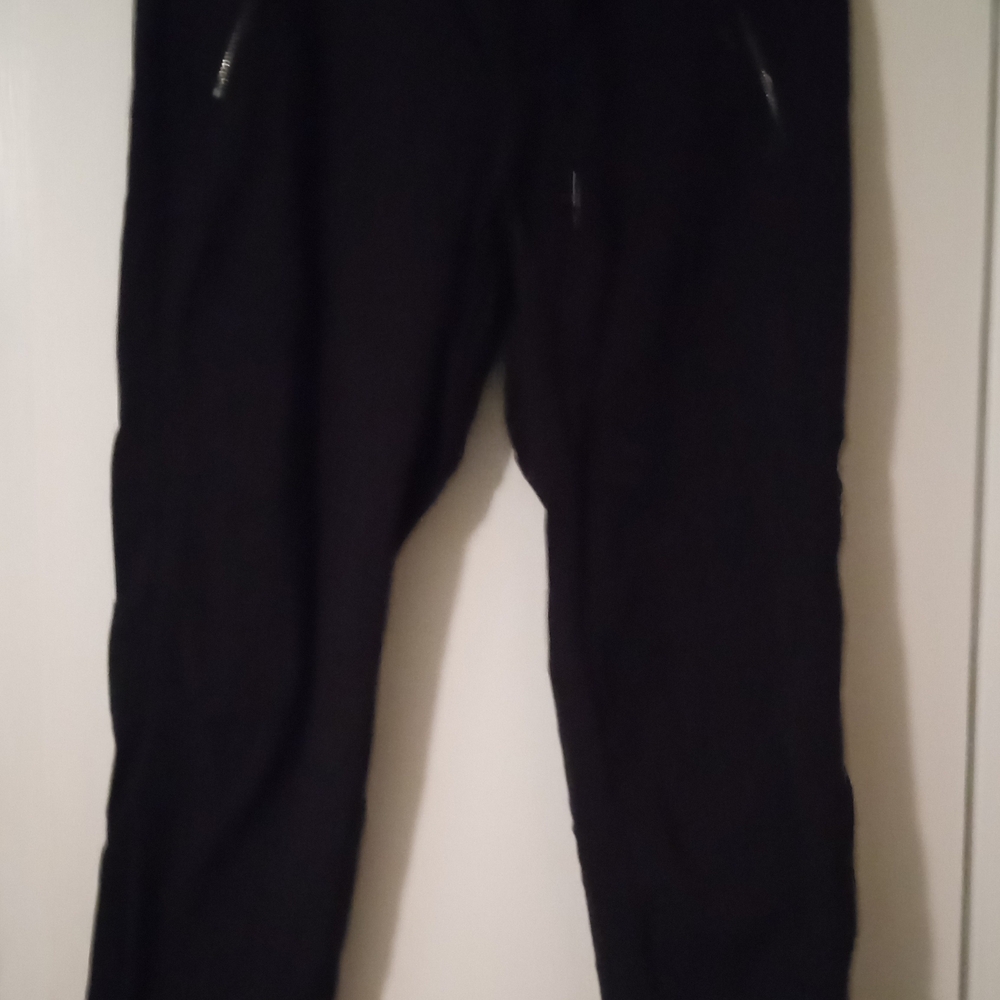 Athleta Women's Elastic Waist Black Capris Size10 - Picture 5 of 7